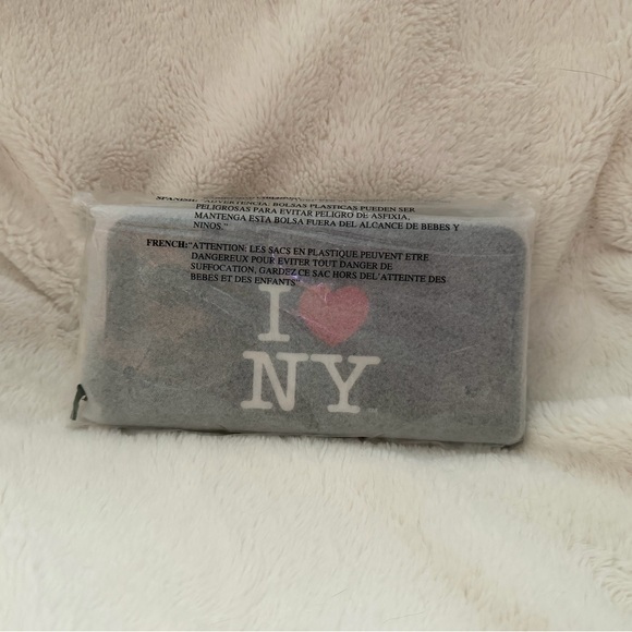 Kate Spade Black I Love NY Wallet NWT - Picture 8 of 11